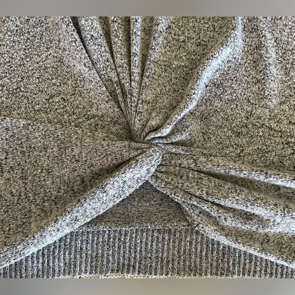 Woman’s So Twist Front Sweater Size XXL - Picture 4 of 5